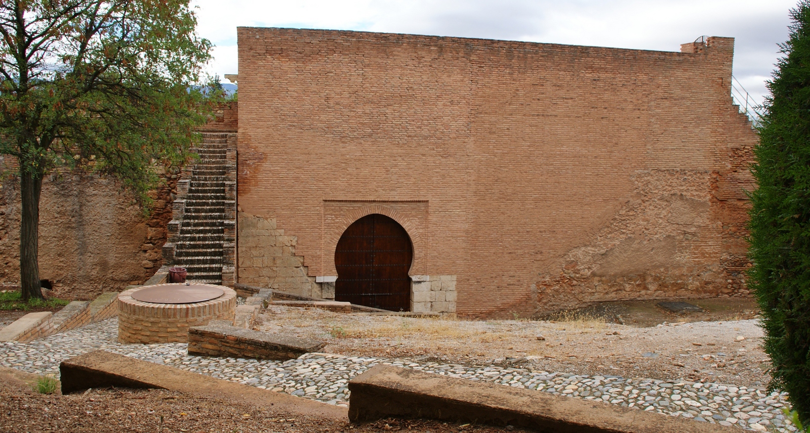 Visita y descubre La Medina la ciudad de la Alhambra