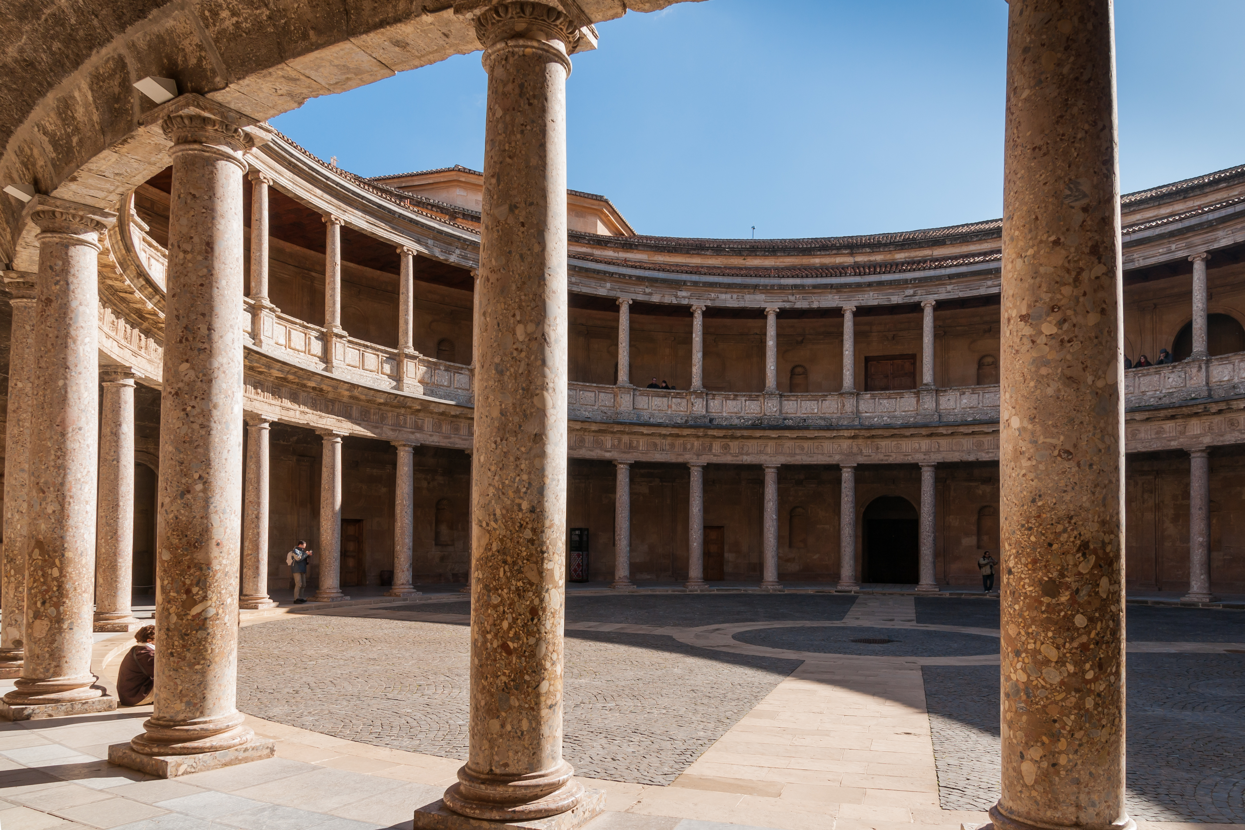 Visita y descubre El palacio de Carlos V en la Alhambra de Granada
