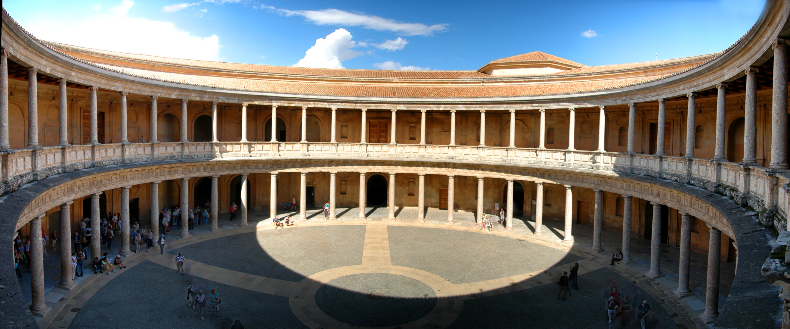 Visita y descubre El palacio de Carlos V en la Alhambra de Granada